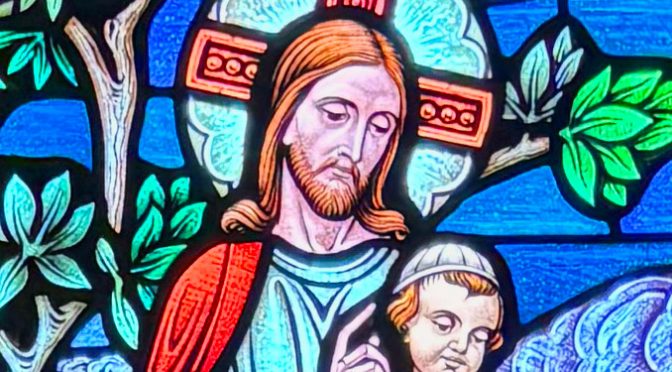 Stained glass -vitral- with the image of Jesus and a child.